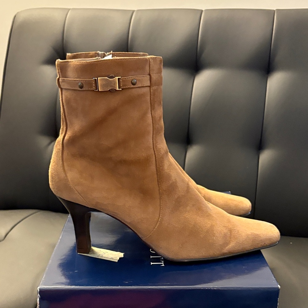 Karen Scott Women's Brown Suede Heeled Ankle Booties - Picture 5 of 6
